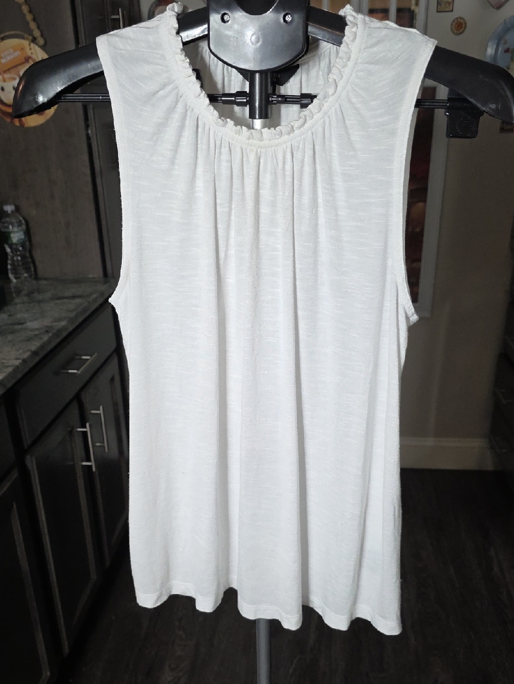 Simply Vera Vera Wang White Sleeveless Ruched Neck Tank